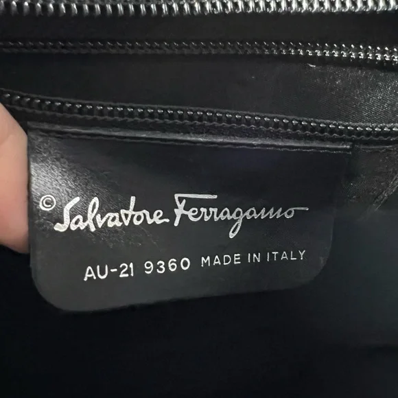 Salvatore Ferragamo Black Shoilder Bag in VGUC- - Picture 3 of 11